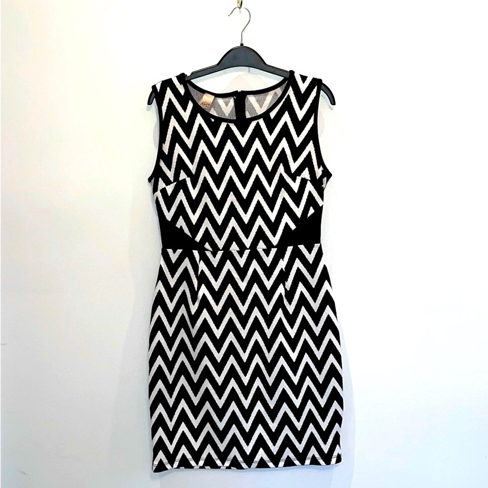 🖤Kara girl Midi Dress